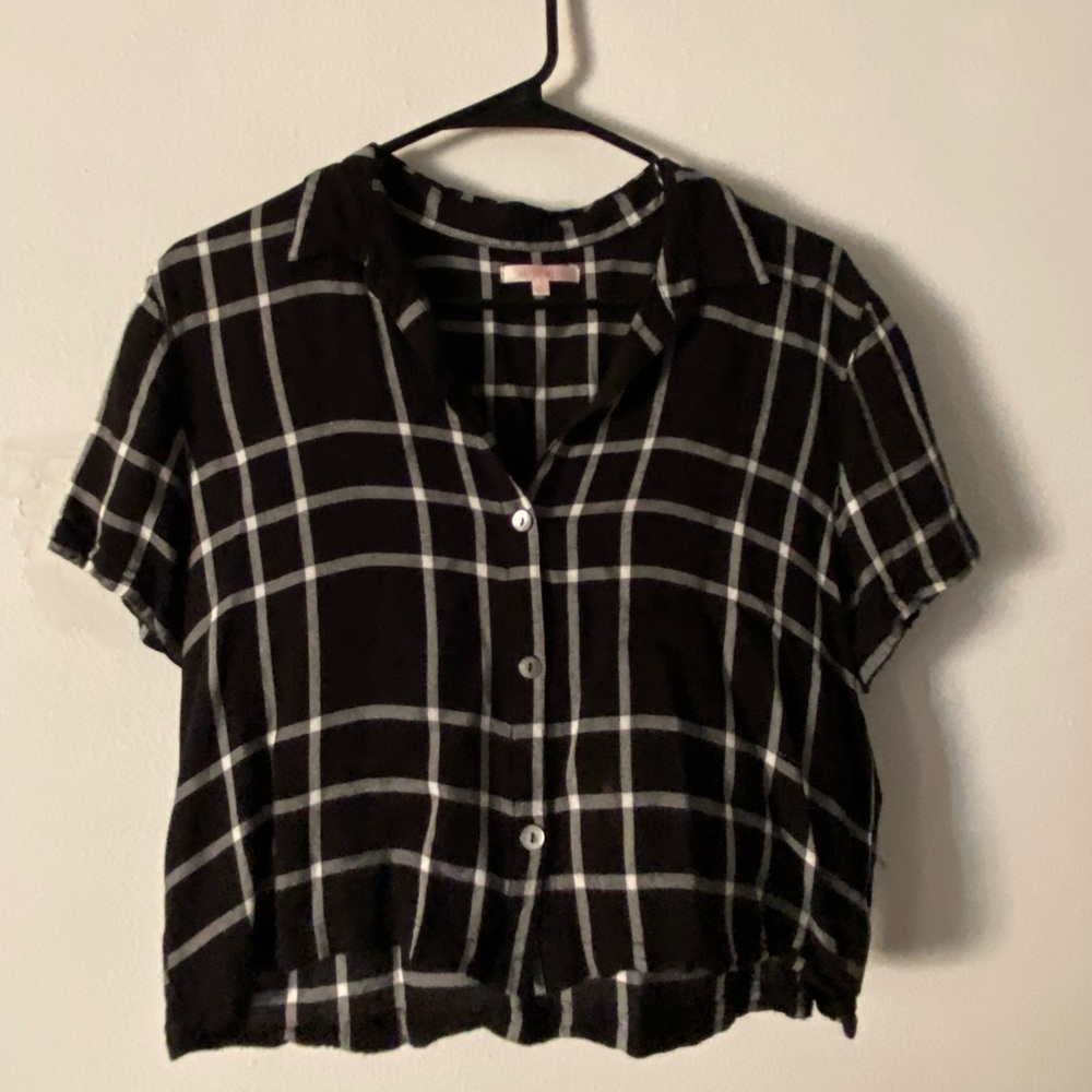 Cropped button up tshirt!